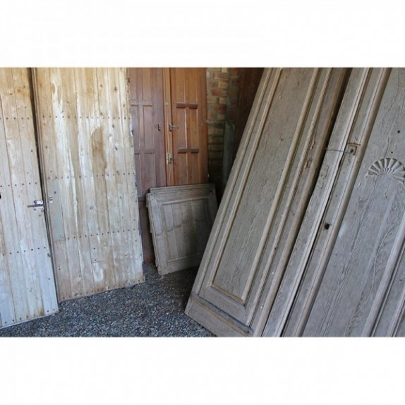 Puertas y portales de madera de recuperación