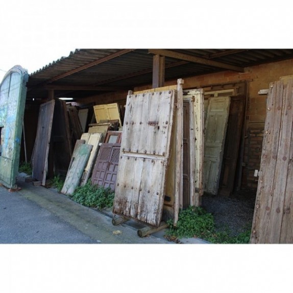 Puertas y portales de madera de recuperación